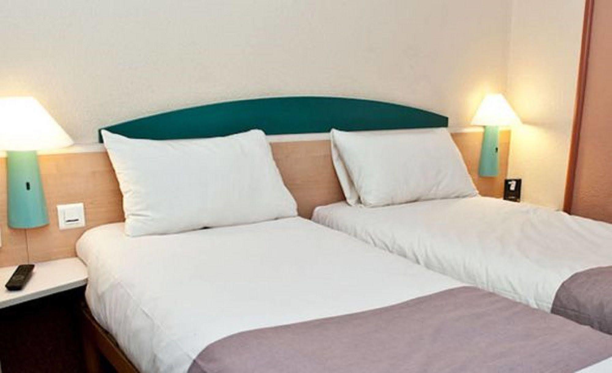 Egg Hotel Gonesse Zewnętrze zdjęcie