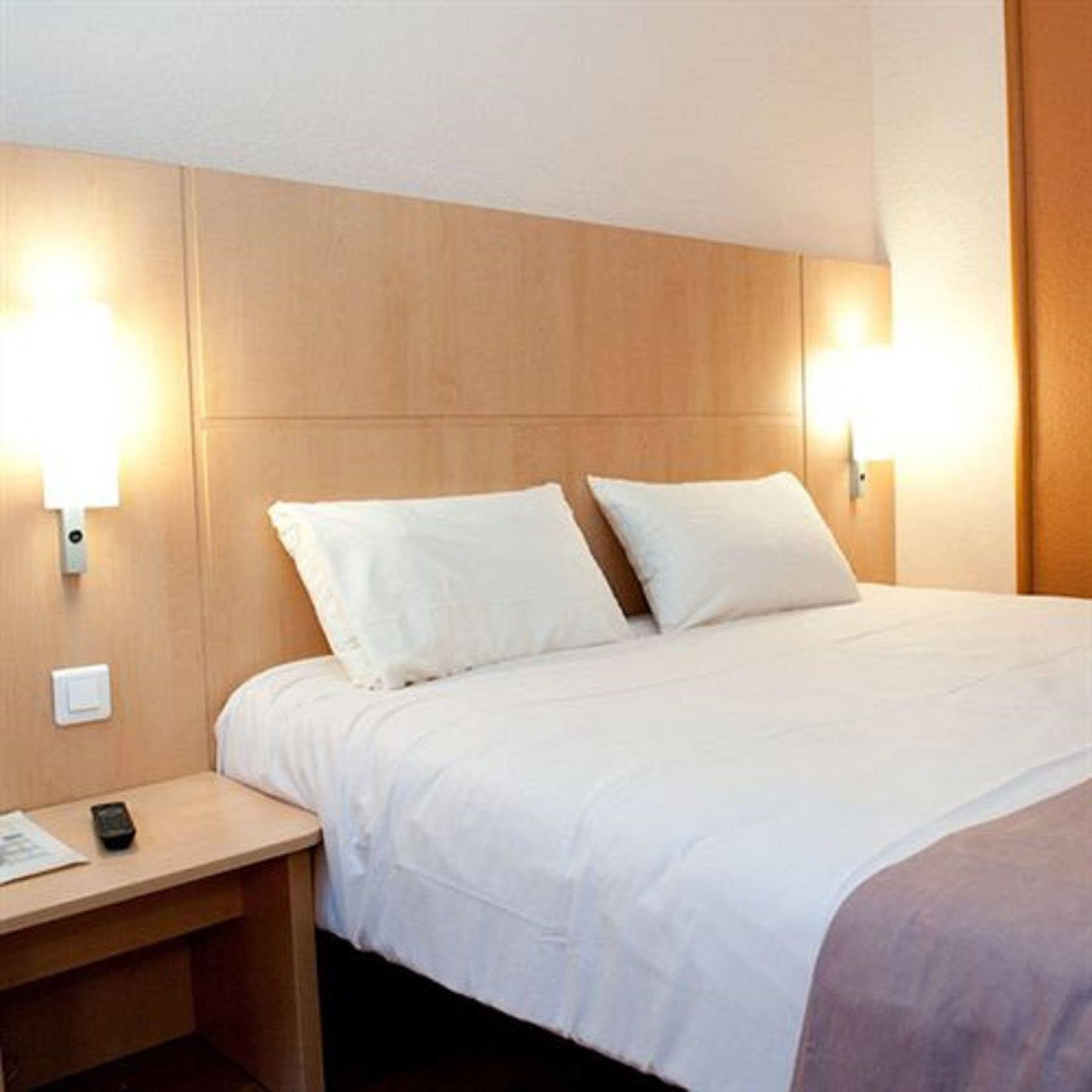 Egg Hotel Gonesse Zewnętrze zdjęcie