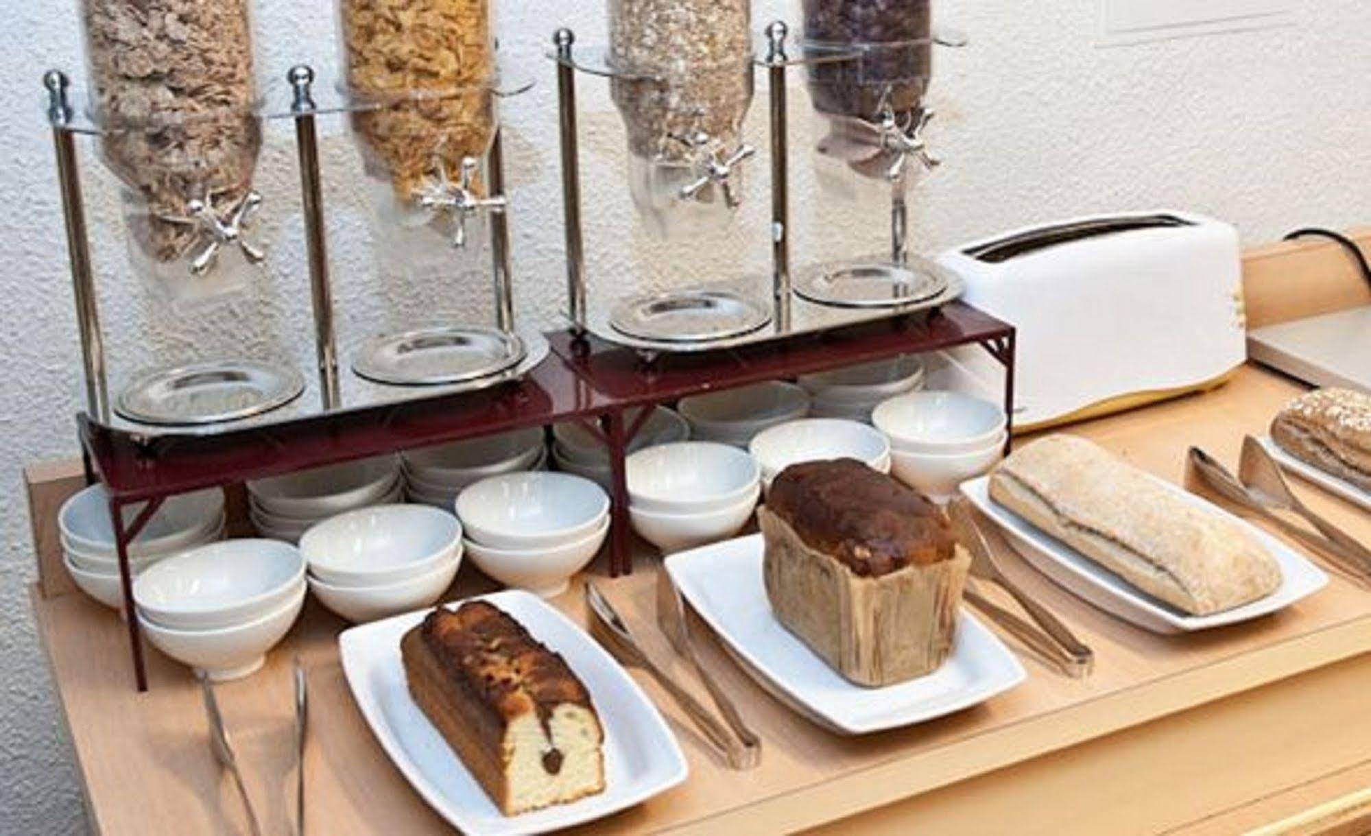Egg Hotel Gonesse Zewnętrze zdjęcie